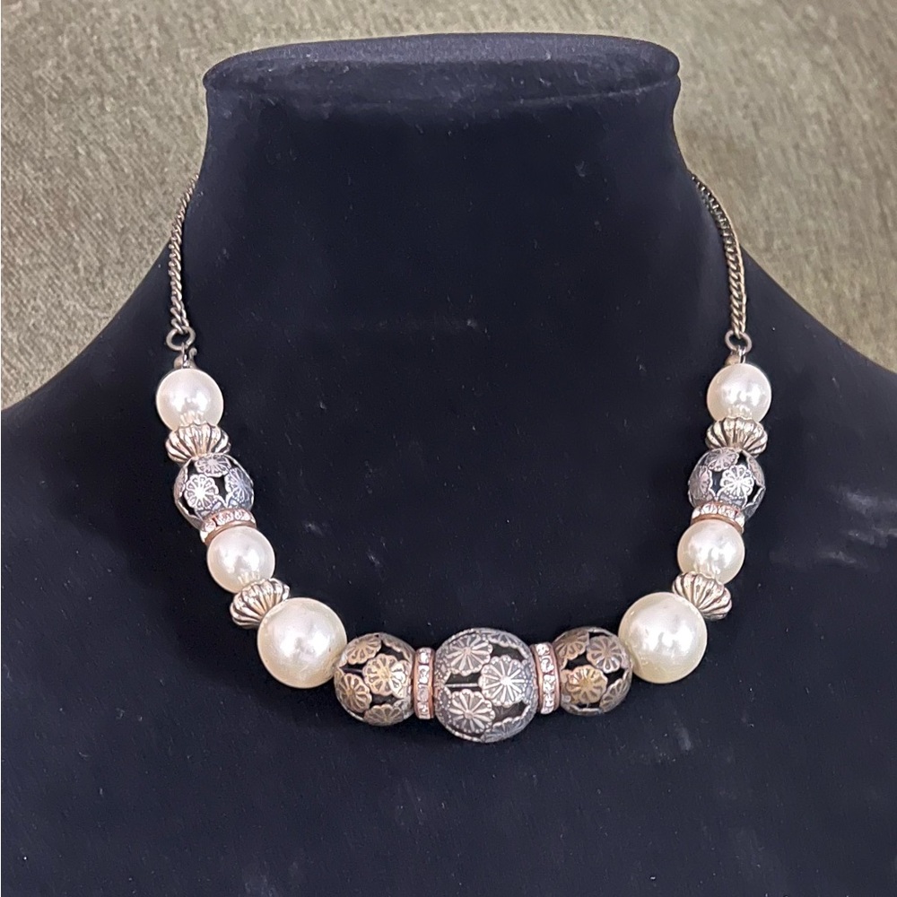 Elegant  Bead Pearl and Silver Necklace